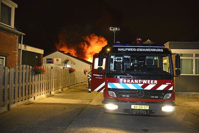 2017/156/20170802-04u26 GB 006 Zeer grote brand Schipholweg.jpg